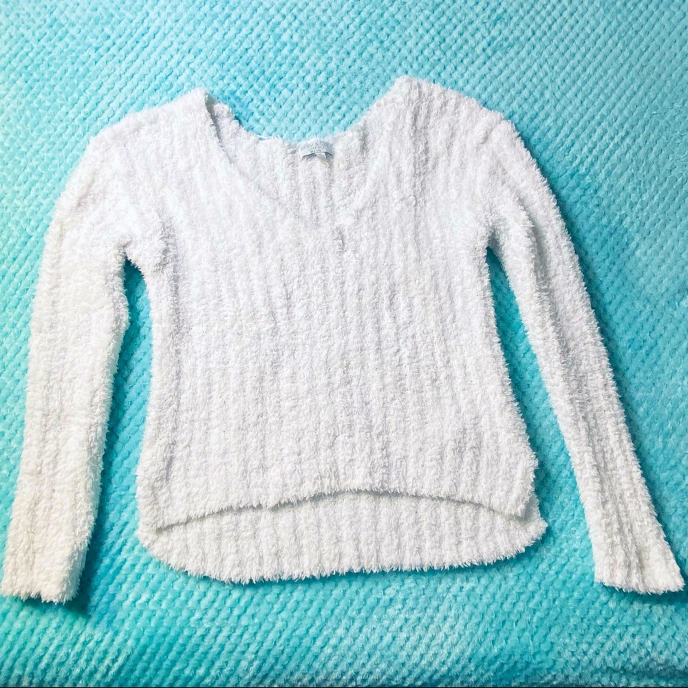 ‼️CLEARANCE Item‼️| White V Neck Sweater - Picture 4 of 4